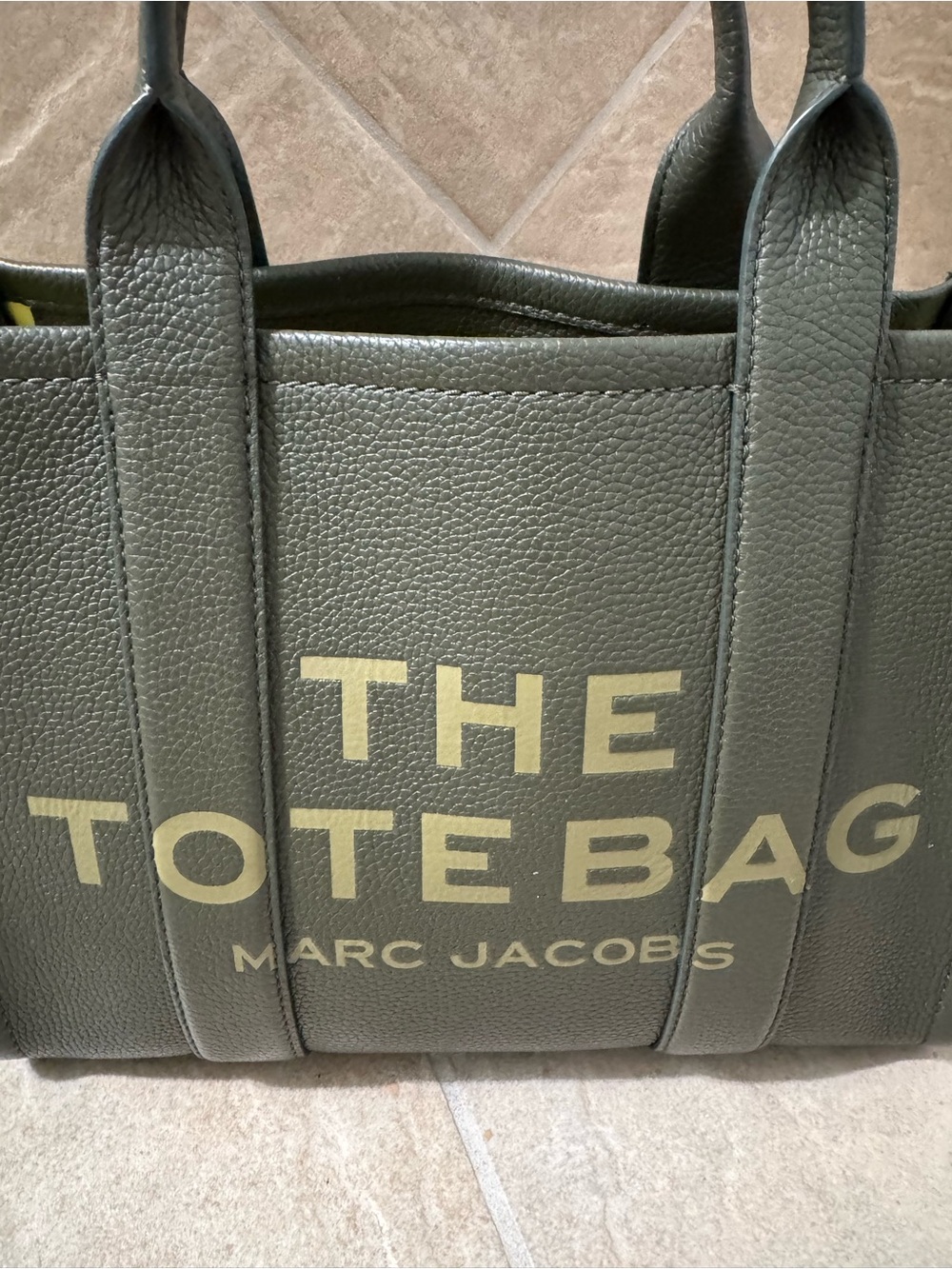 Marc Jacobs Olive Green Pebbled Leather Tote with Logo - Picture 2 of 10